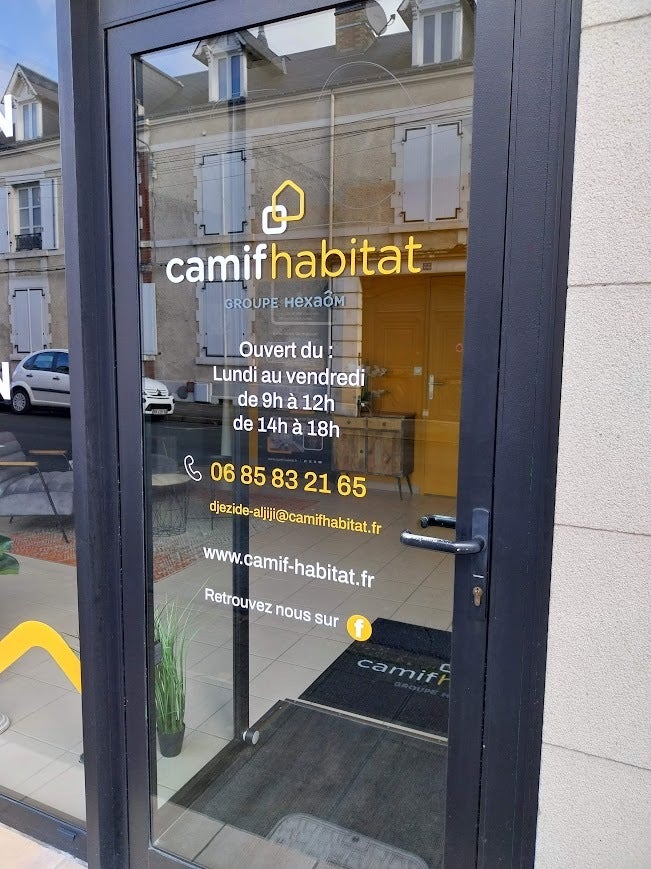 Marquage de Vitrine et Enseigne Drapeau pour Camif Habitat