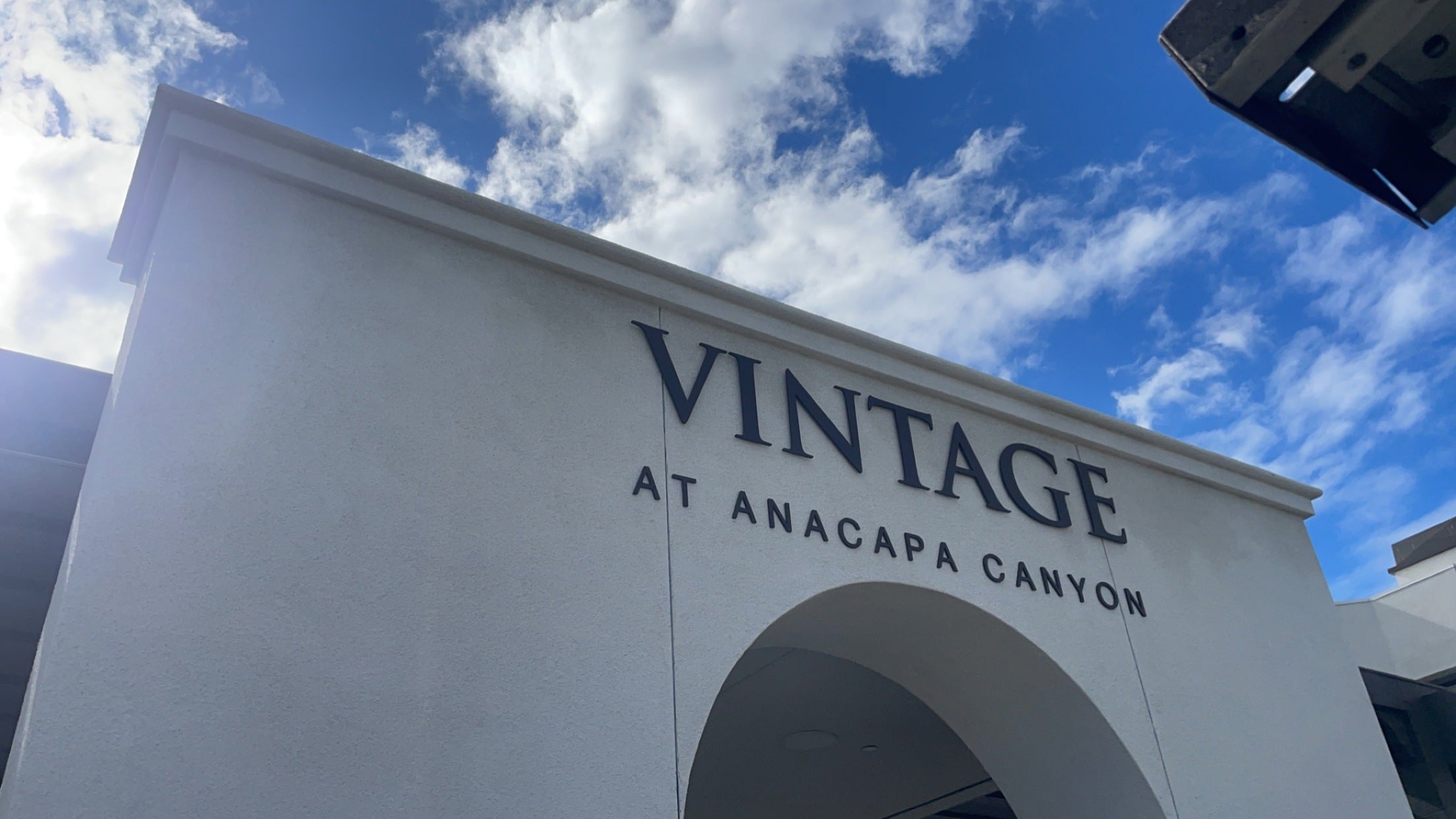 Building & Commercial Signs