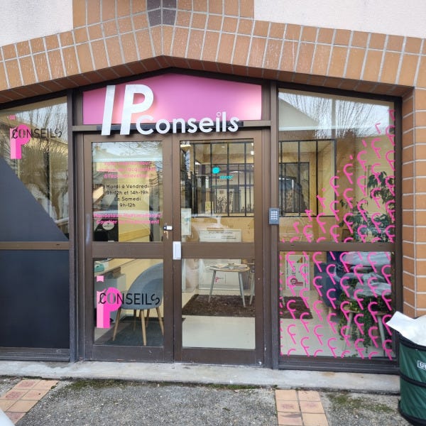 vitrophanie-magasin-adhesif-moulins-signarama