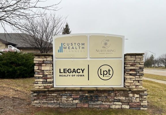 Freestanding & Standalone Signs