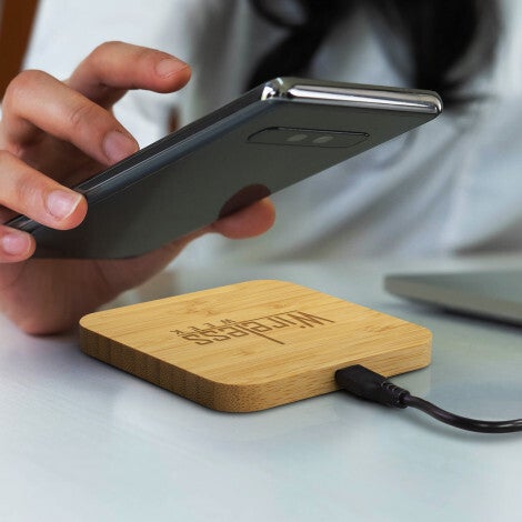 NATURA Bamboo Wireless Fast Charging Hub