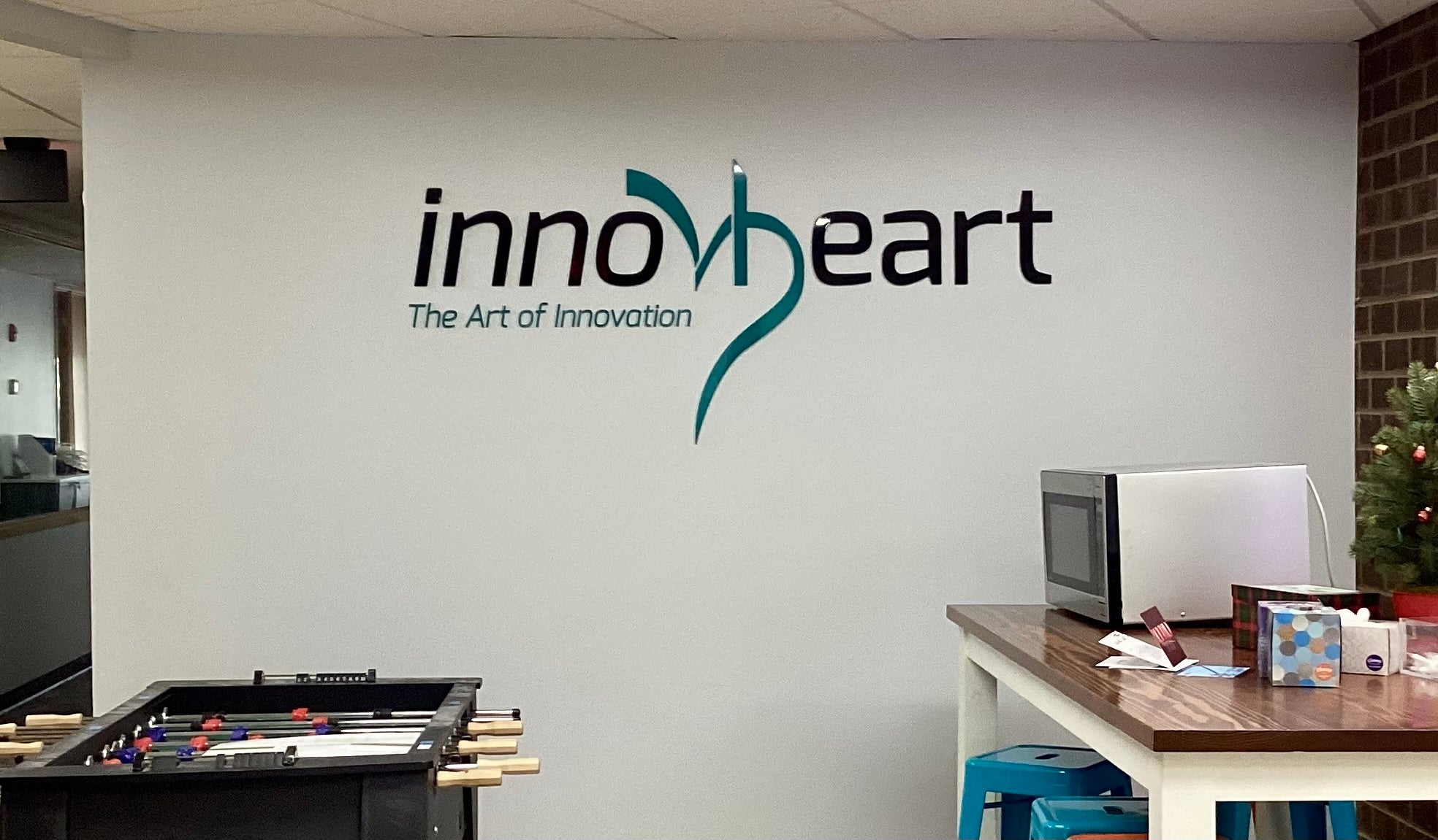 Dimensional Reception Logo - InnovHeart (Newton, MA)