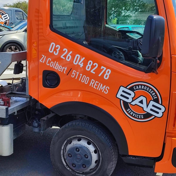 Personnalisation de la dépanneuse de BAB Services par Signarama Reims