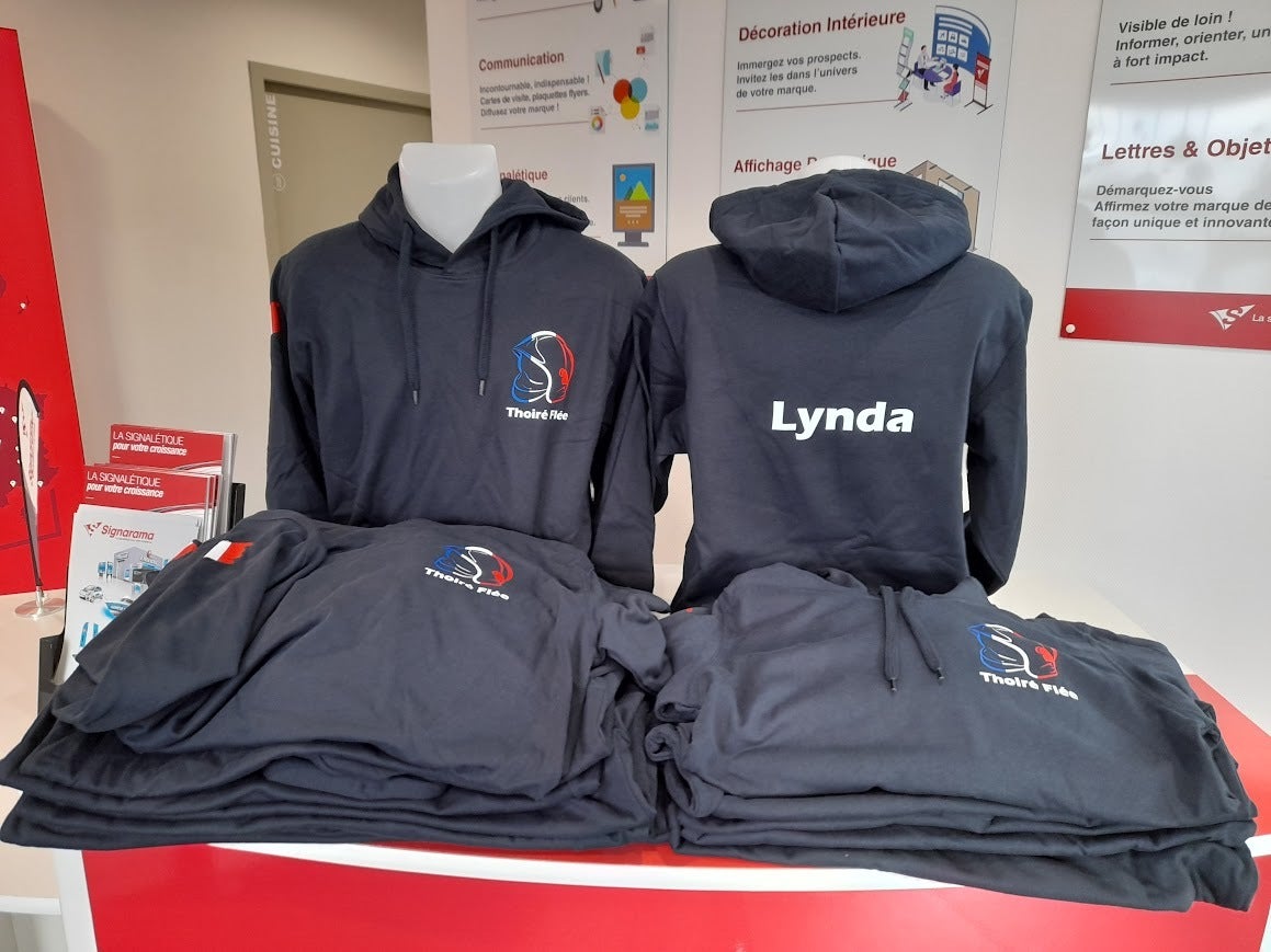 Marquage de sweats personnalisés pour l'Amicale des Sapeurs-Pompiers de Thoiré - Flée