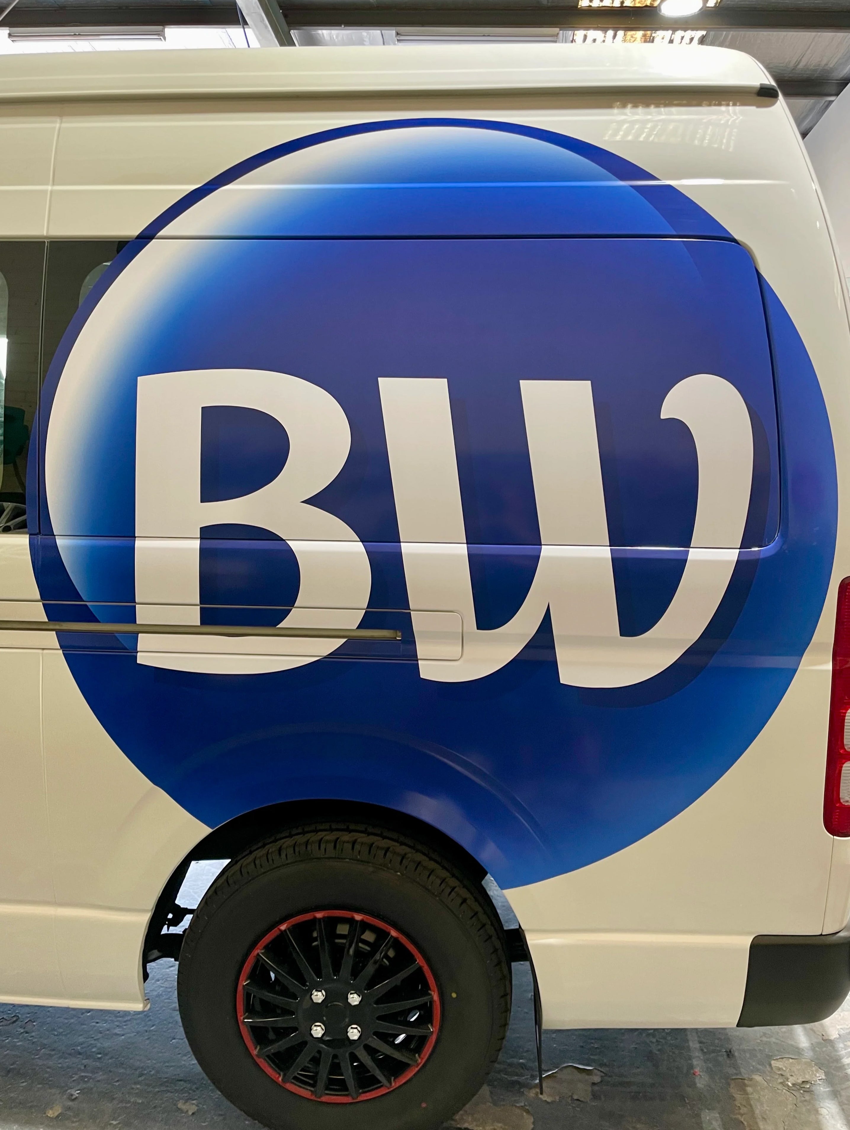 Van Sign - Best Western Hotel & Resorts.