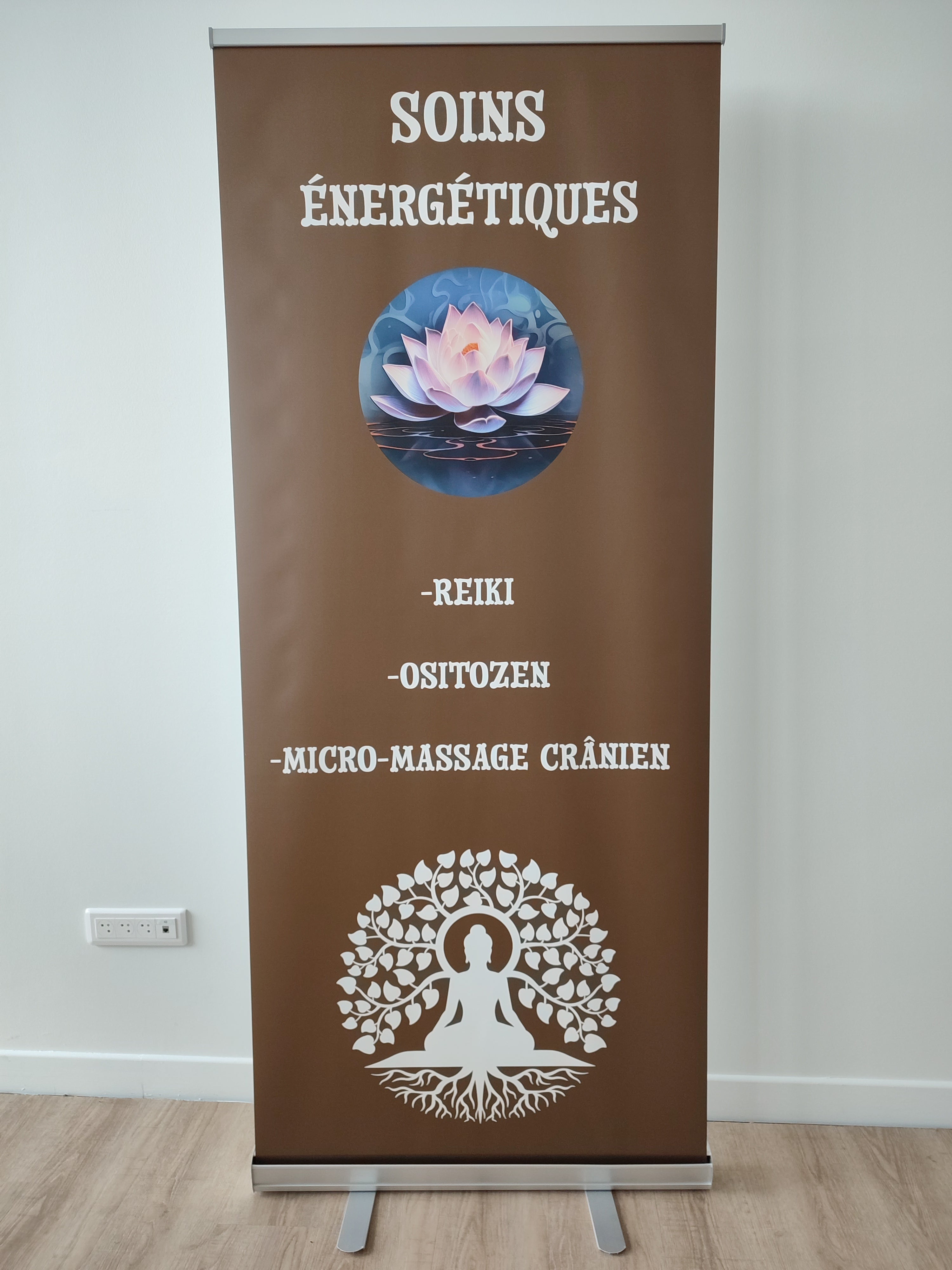 Création d'un roll up personnalisé pour les Soins d'Artemis par Signarama Reims