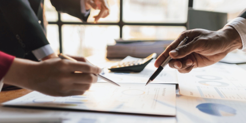 Pros & Cons of Selling A Jacksonville Business Without A Broker