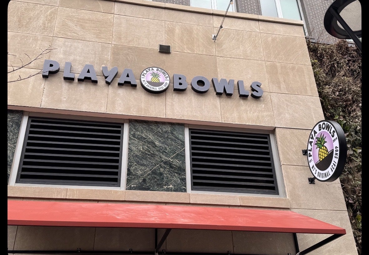 Playa Bowls Arlington Shines with New Channel Letter and Blade Sign for Grand Opening