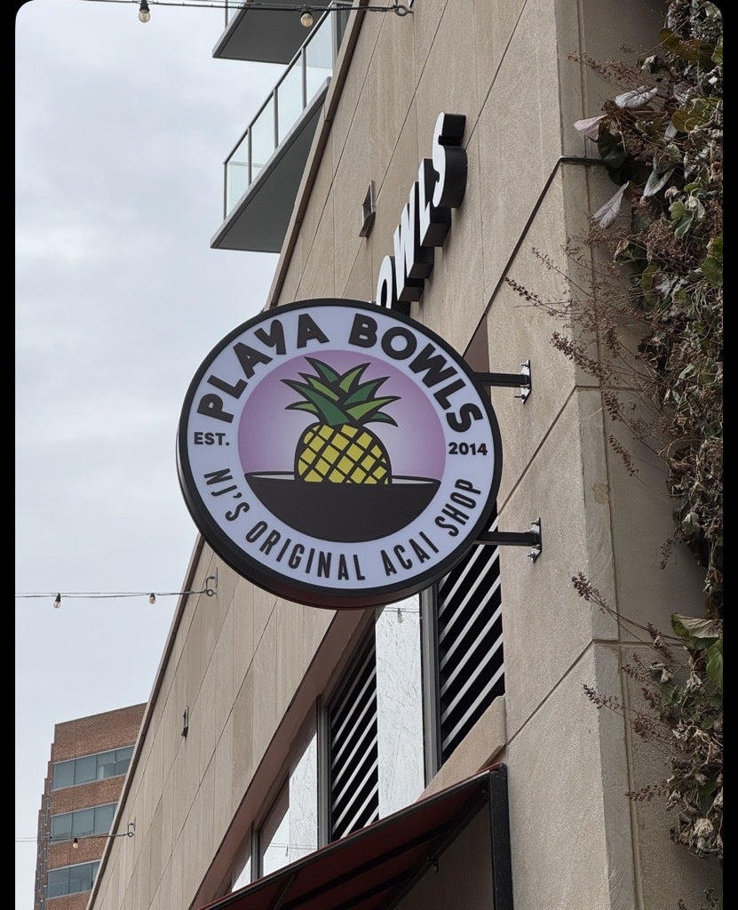 Playa Bowls Arlington Shines with New Channel Letter and Blade Sign for Grand Opening