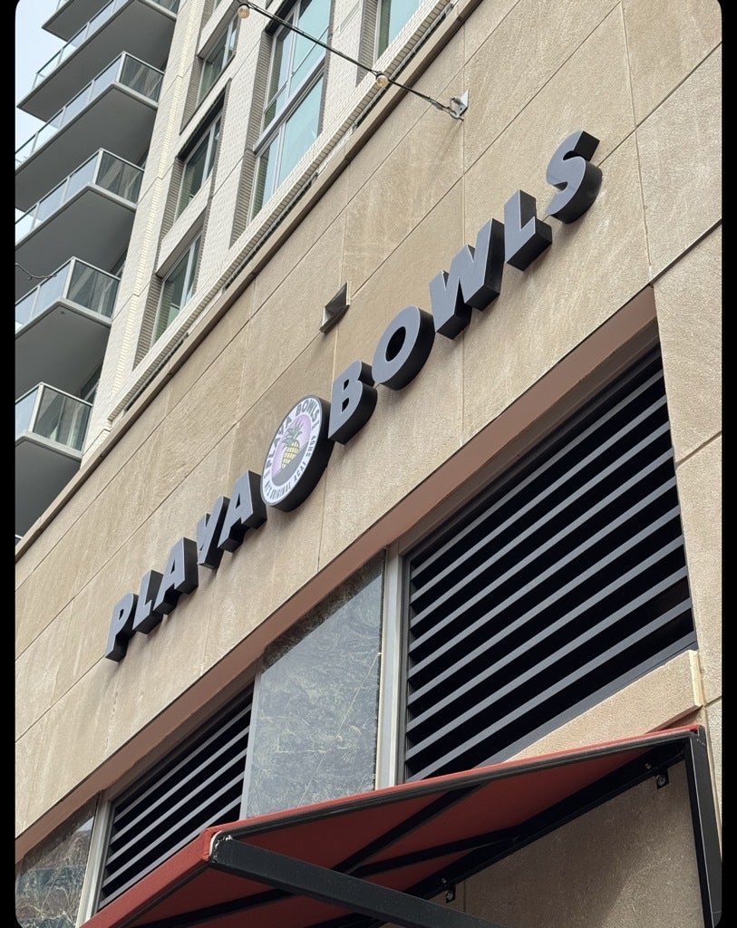 Playa Bowls Arlington Shines with New Channel Letter and Blade Sign for Grand Opening