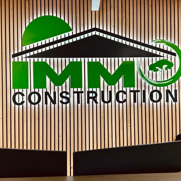 L'Impact Puissant des Logos Lumineux en Intérieur