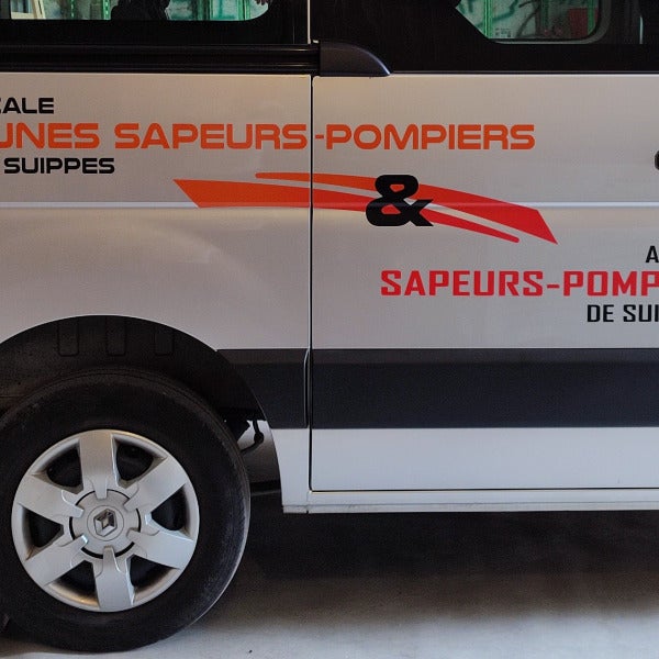 Lettrage véhicule de l'Amicale des Jeunes Sapeurs-Pompiers de Suippes par Signarama Reims