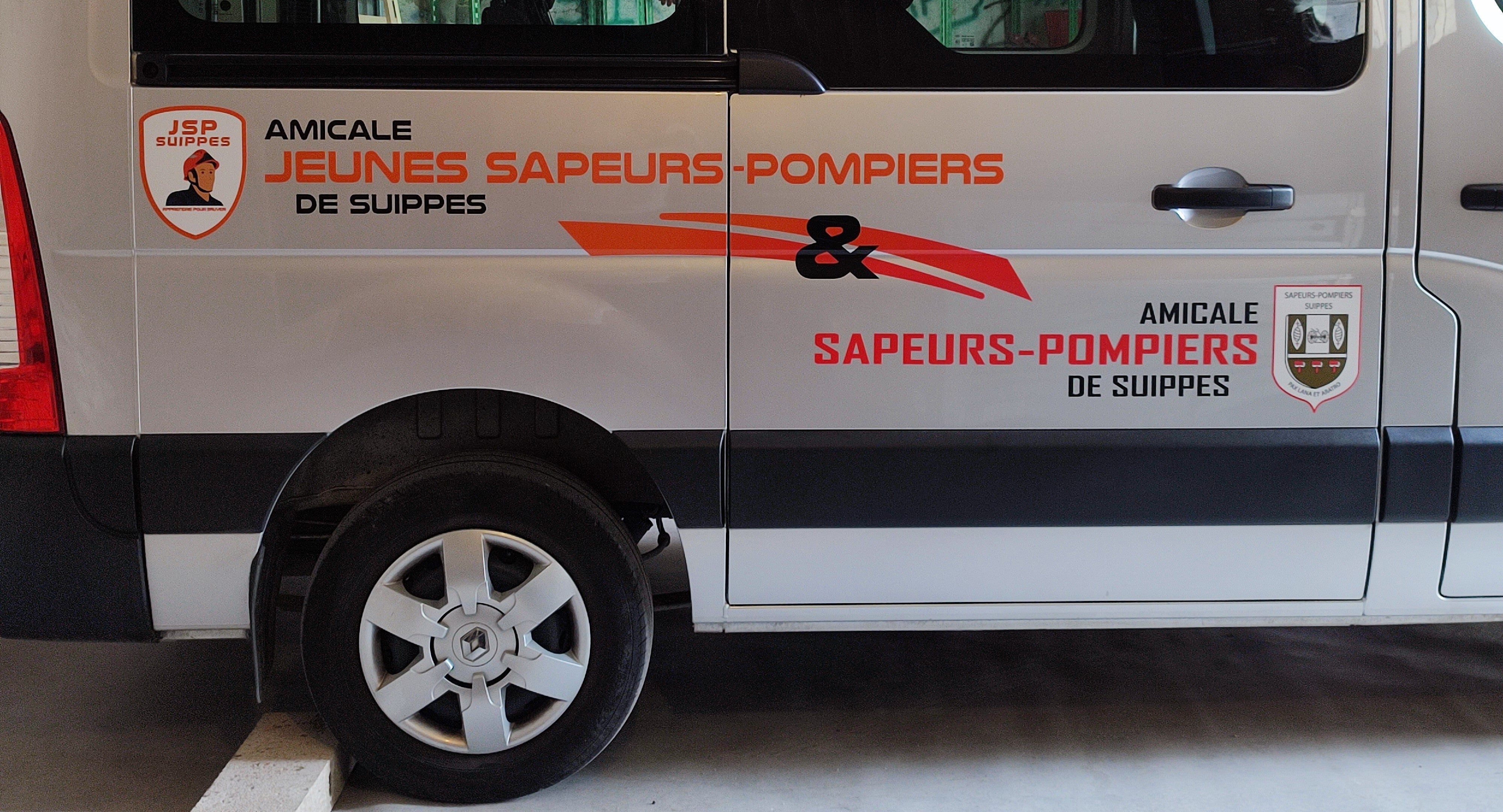 Lettrage véhicule de l'Amicale des Jeunes Sapeurs-Pompiers de Suippes par Signarama Reims