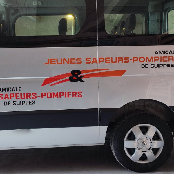 Lettrage véhicule de l'Amicale des Jeunes Sapeurs-Pompiers de Suippes par Signarama Reims