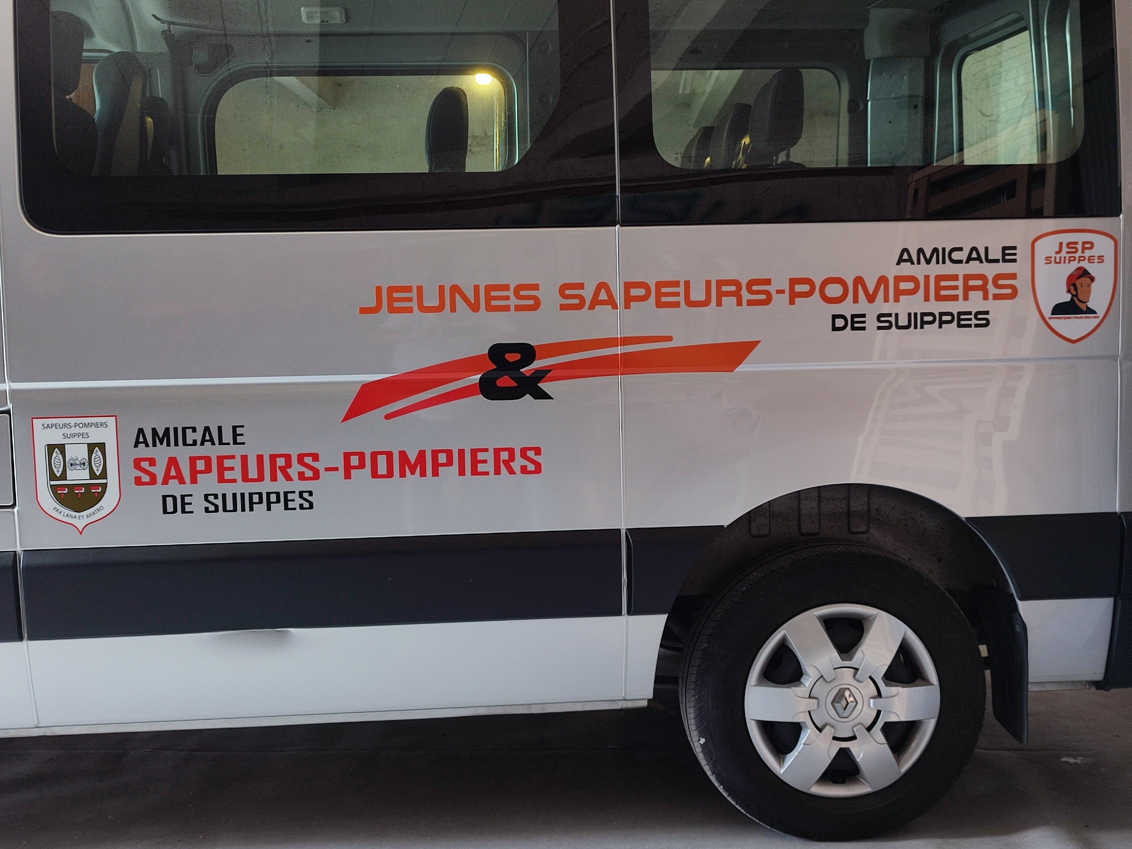 Lettrage véhicule de l'Amicale des Jeunes Sapeurs-Pompiers de Suippes par Signarama Reims