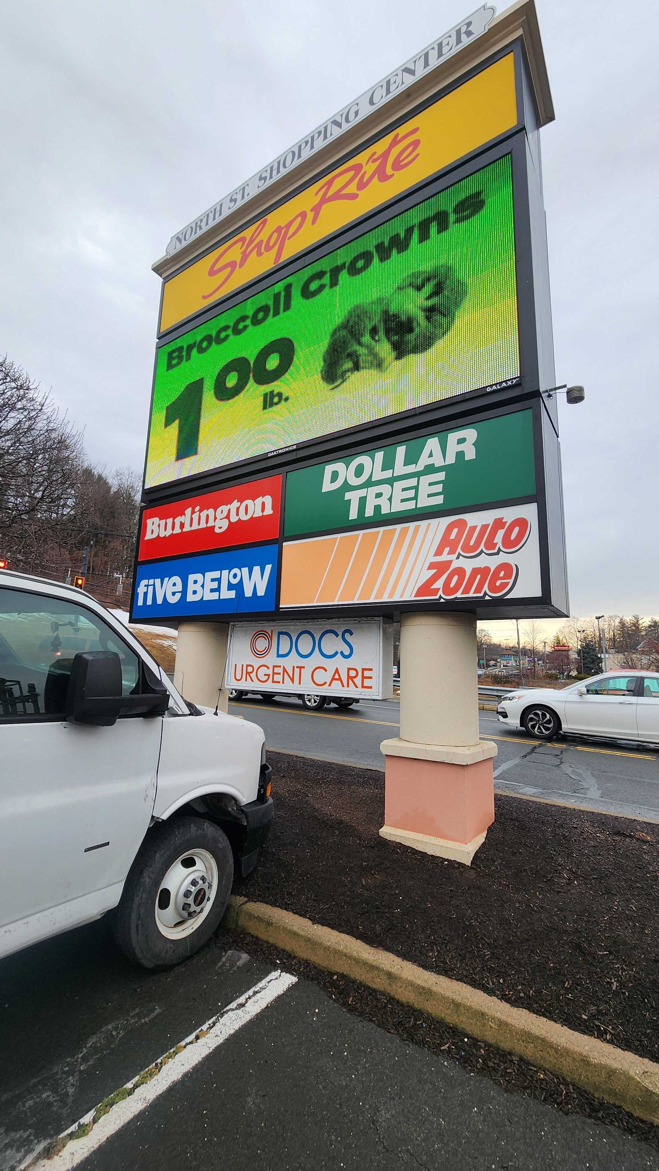 How to Choose Affordable Pylon Signs That Attract More Retail Customers in Brookfield, CT