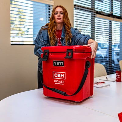 https://cdn.gorilladash.com/images/media/16401538/fully-promoted-usa-mm-0225-employee-client-gifts-yeti-cooler-lifestyle-square-6966b68d659ea.jpg?auto=webp&crop=1%3A1%2Csmart&width=400