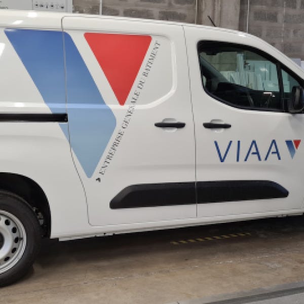 marquage-vehicule-personnalisé-VIAA-signarama-saint-laurent-du-var