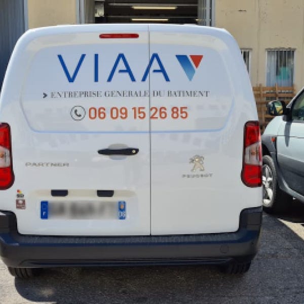 marquage-vehicule-personnalisé-VIAA-signarama-saint-laurent-du-var