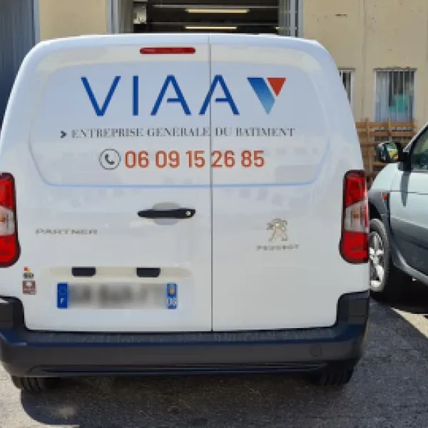marquage-vehicule-personnalisé-VIAA-signarama-saint-laurent-du-var