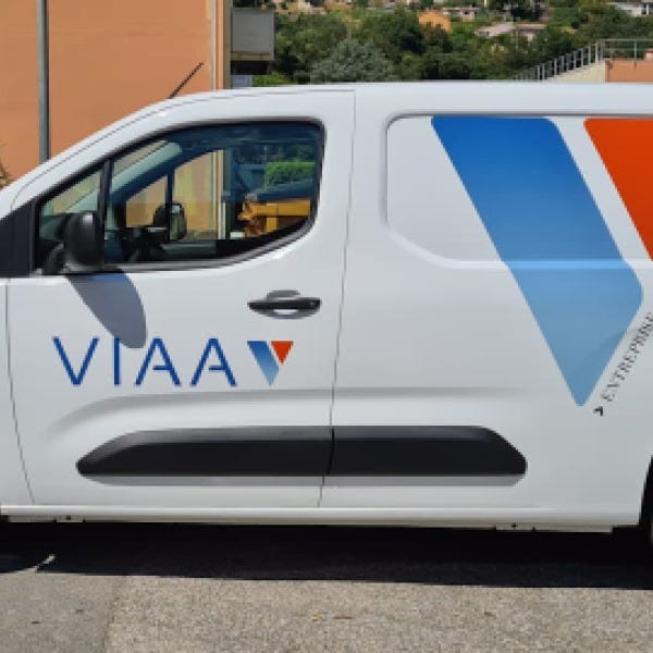 marquage-vehicule-personnalisé-VIAA-signarama-saint-laurent-du-var