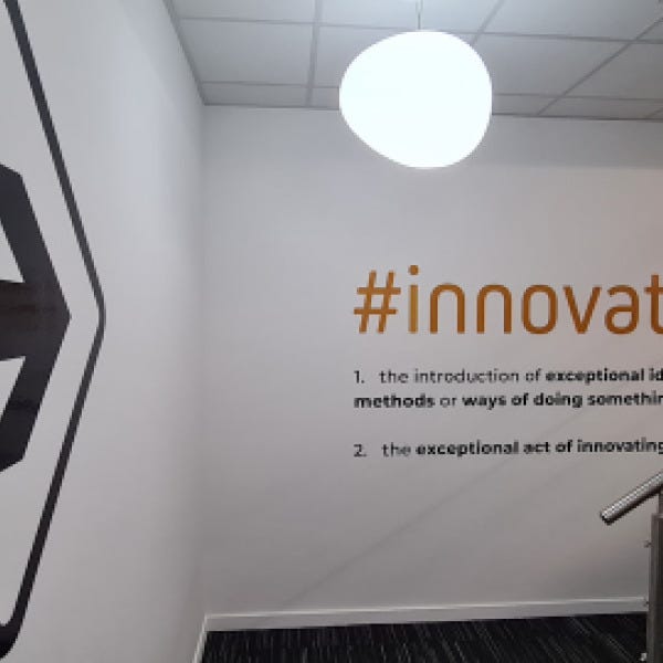 adhesif-mural-sur-mesure-monacotech-signarama-saint-laurent-du-var