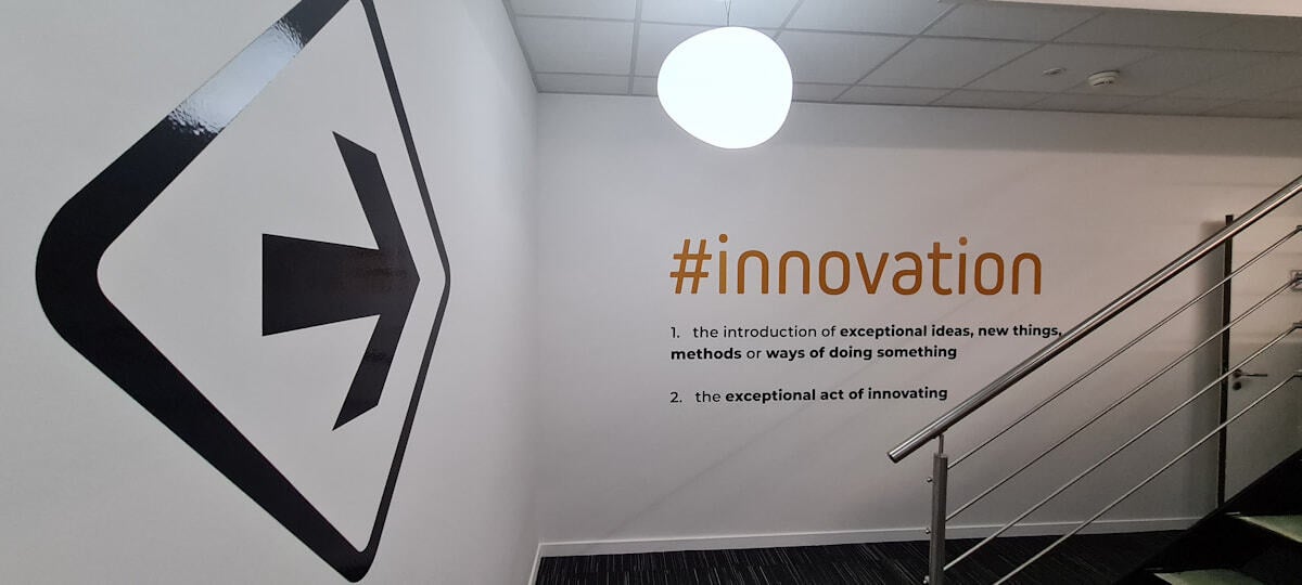 decoration adhesif mural chez monaco tech signarama saint laurent du var