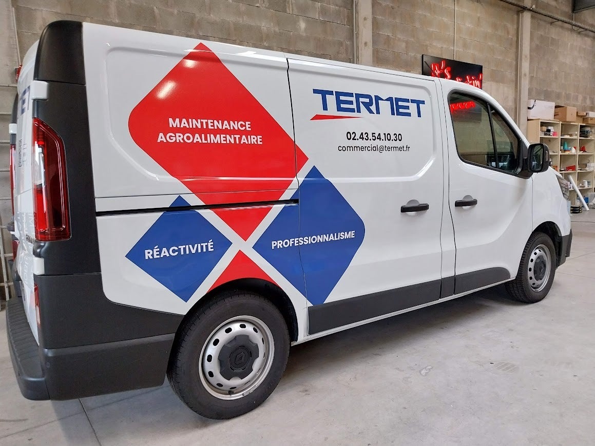 Marquage de 2 utilitaires pour Termet installé à Champagné