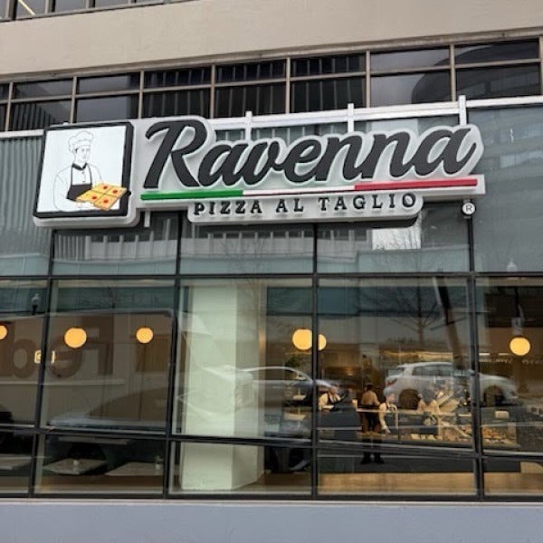 Ravenna Pizza: Bold Signage for a Bold Flavor