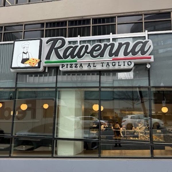 Ravenna Pizza: Bold Signage for a Bold Flavor