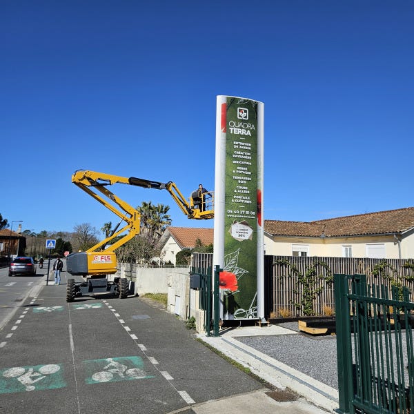 Intervention sur totem lumineux extérieur