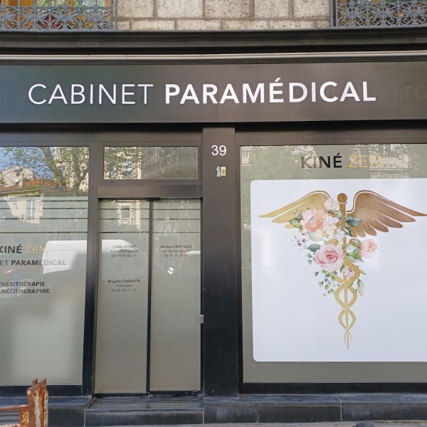 habillage vitrine depoli et adhesif imprime kine zen signarama saint laurent du var