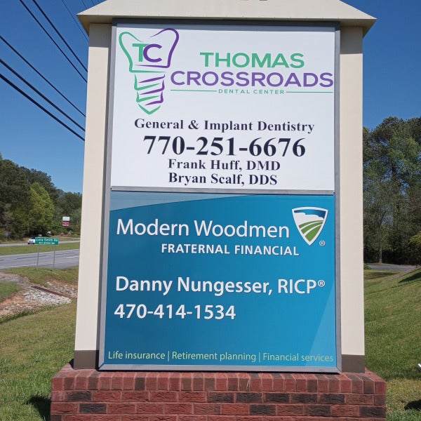 Thomas Crossroads Dental Monument Sign