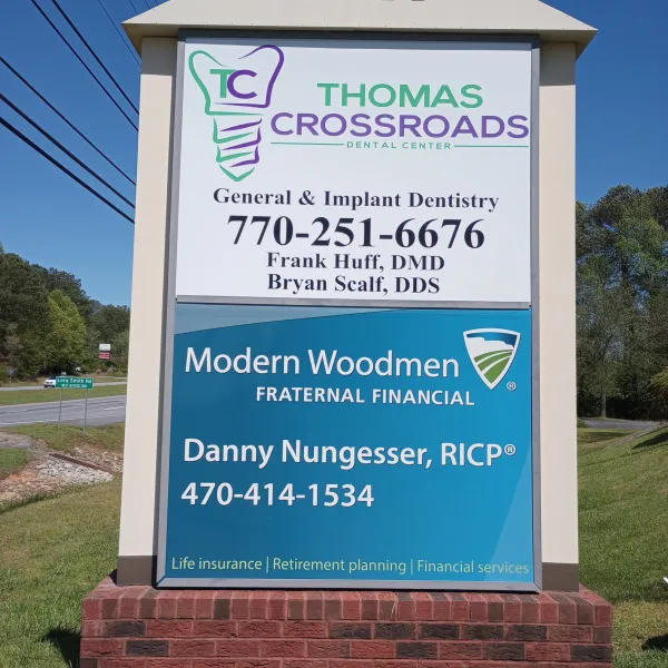 Thomas Crossroads Dental Monument Sign