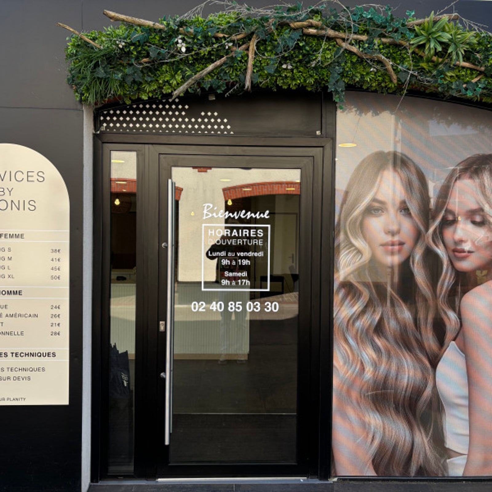 Vitrophanie Vitrine à Cannes : Embellissez Votre Espace avec Style