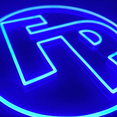 https://cdn.gorilladash.com/images/media/16457395/fully-promoted-usa-neon-sign-square-682c9bcaa22bd.jpg?auto=webp&crop=1%3A1%2Csmart&width=400