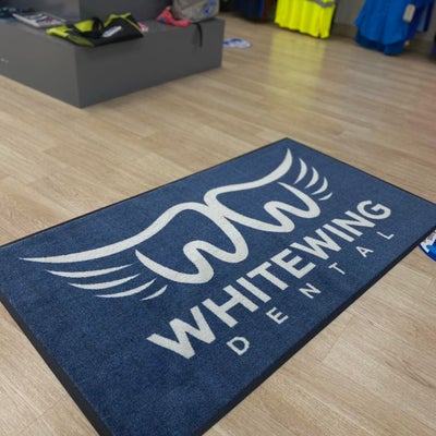 https://cdn.gorilladash.com/images/media/16459728/fully-promoted-usa-floor-mat-square-67d35b23dfc14.jpg?auto=webp&crop=1%3A1%2Csmart&width=400