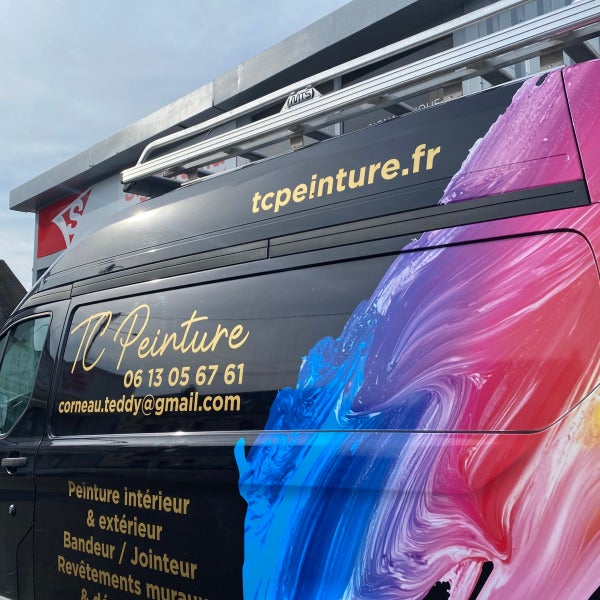 Marquage véhicule utilitaire pour TC Peinture : Une visibilité impactante sur la route