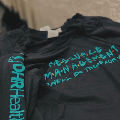 https://cdn.gorilladash.com/images/media/16461631/fully-promoted-usa-branded-long-sleeve-under-scrub-tee-square-67d469590d456.jpg?auto=webp&crop=1%3A1%2Csmart&width=400