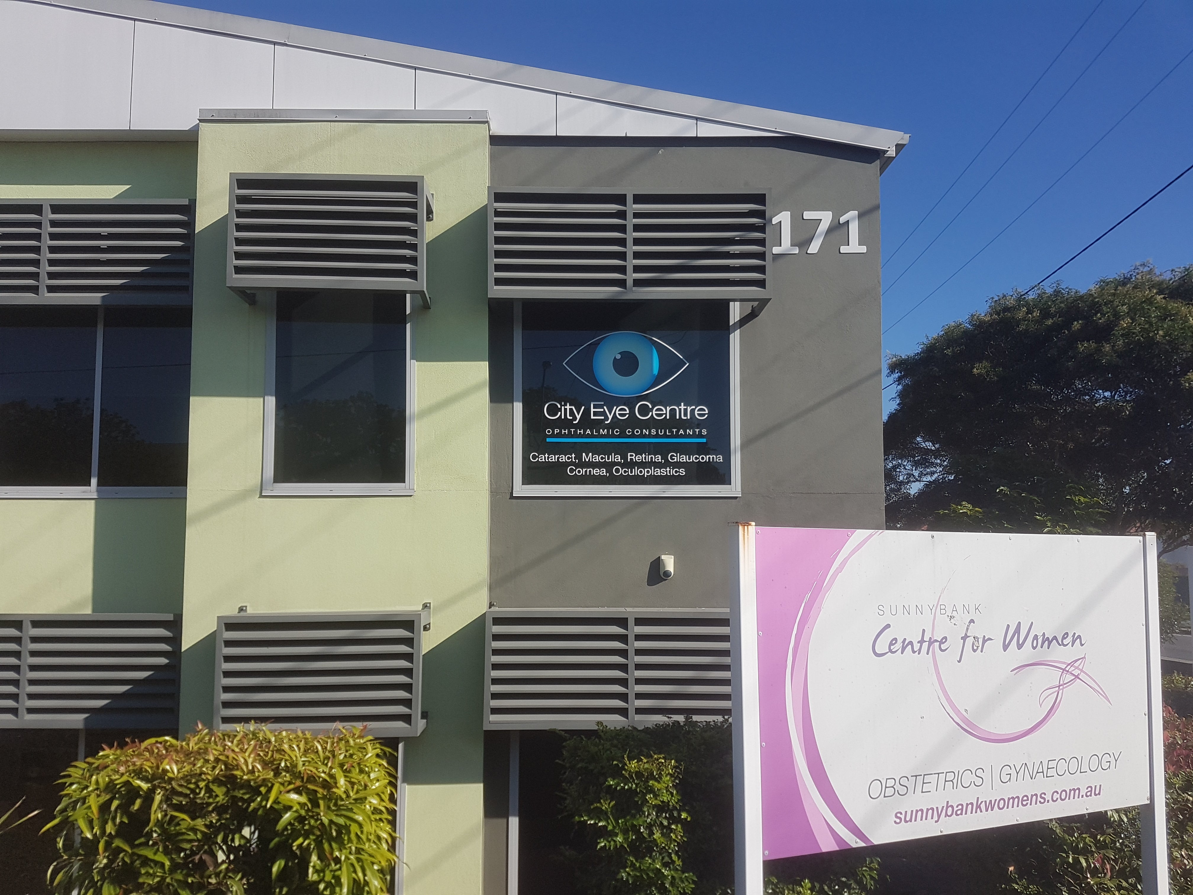Eye catching signage for this ophthalmic practice.