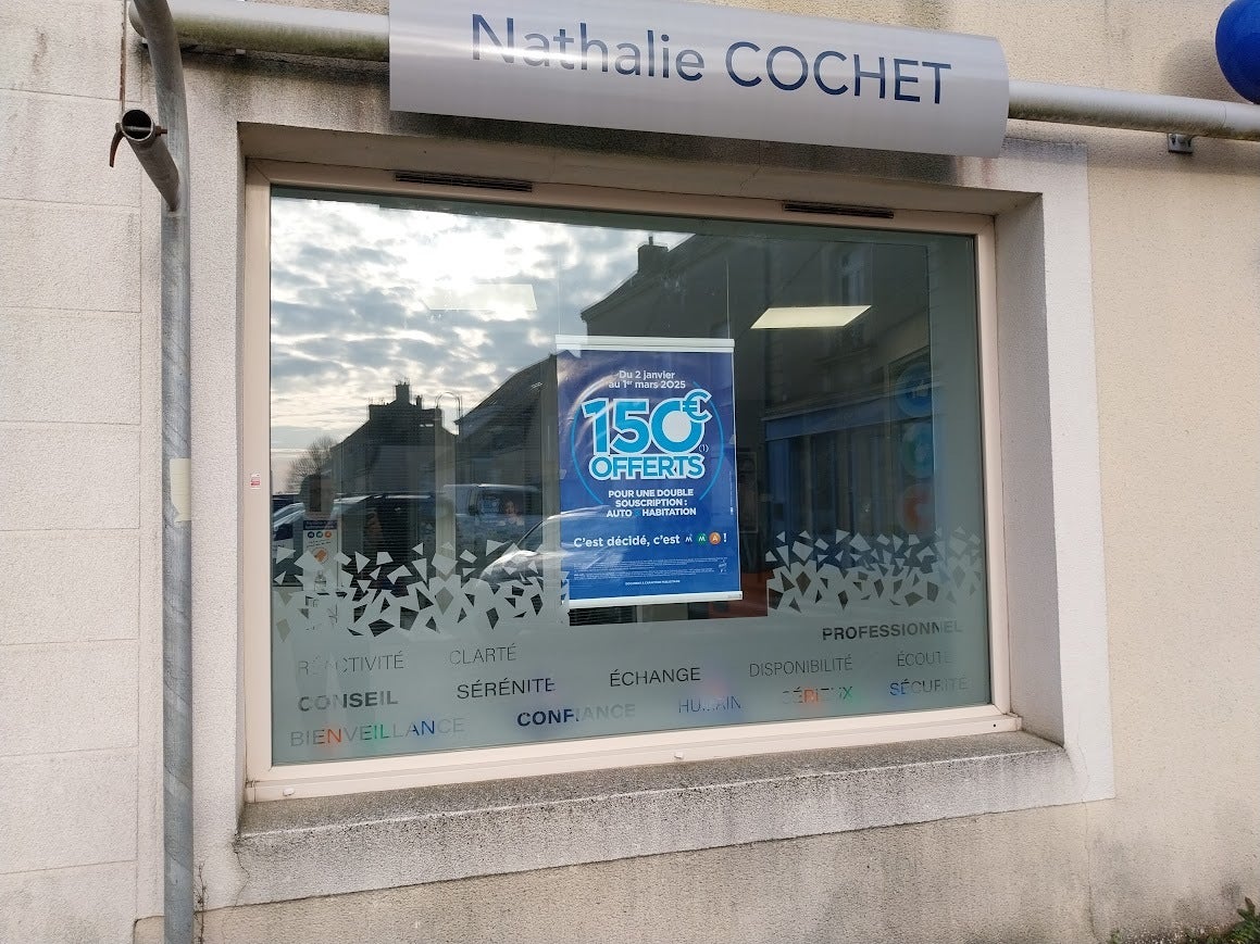 Marquage des vitres pour les agences MMA - Nathalie Cochet situées à Savigné L'Évêque, Ballon et Sainte Jamme sur Sarthe.