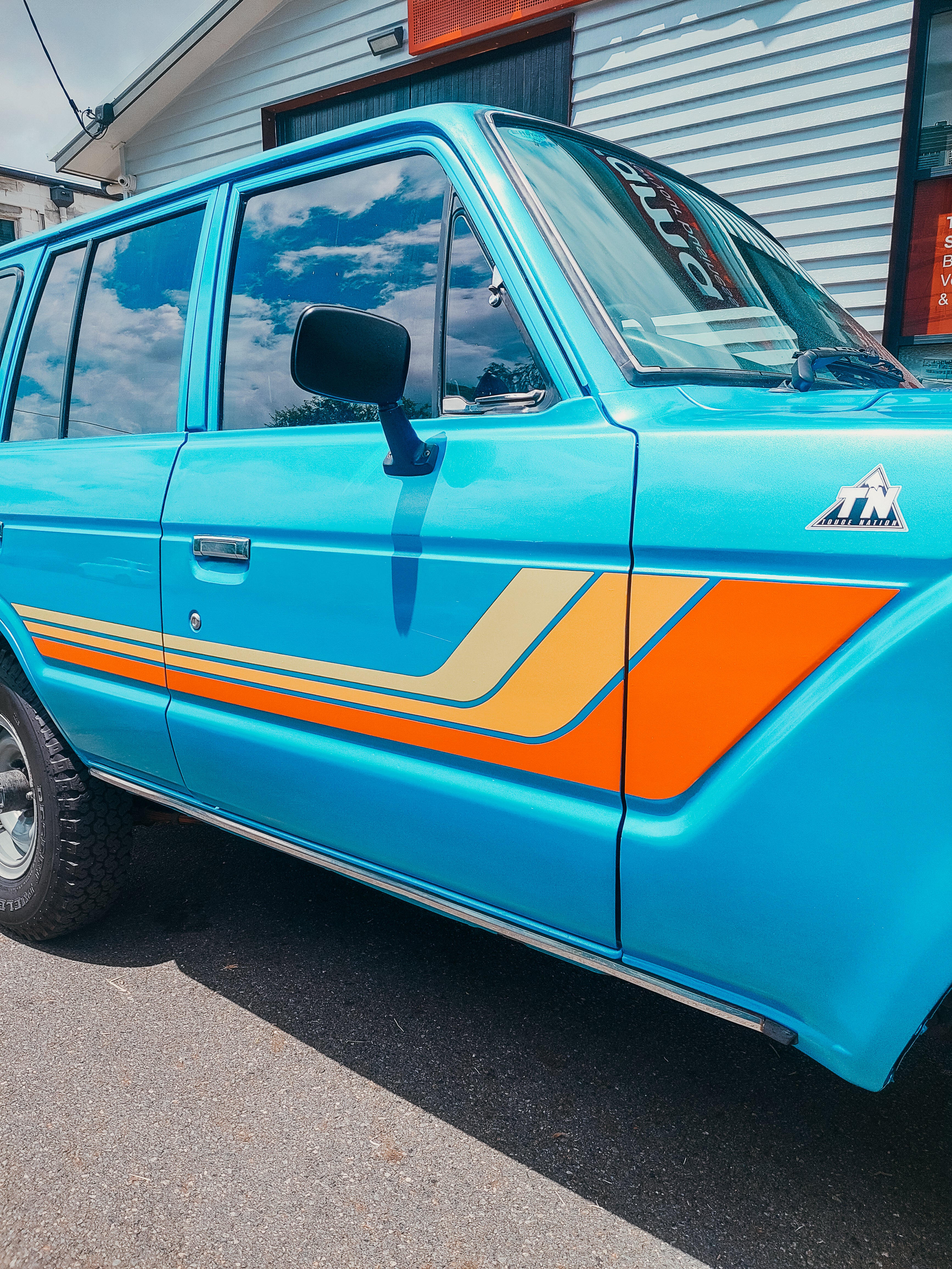 Professional Vehicle Graphic Installation