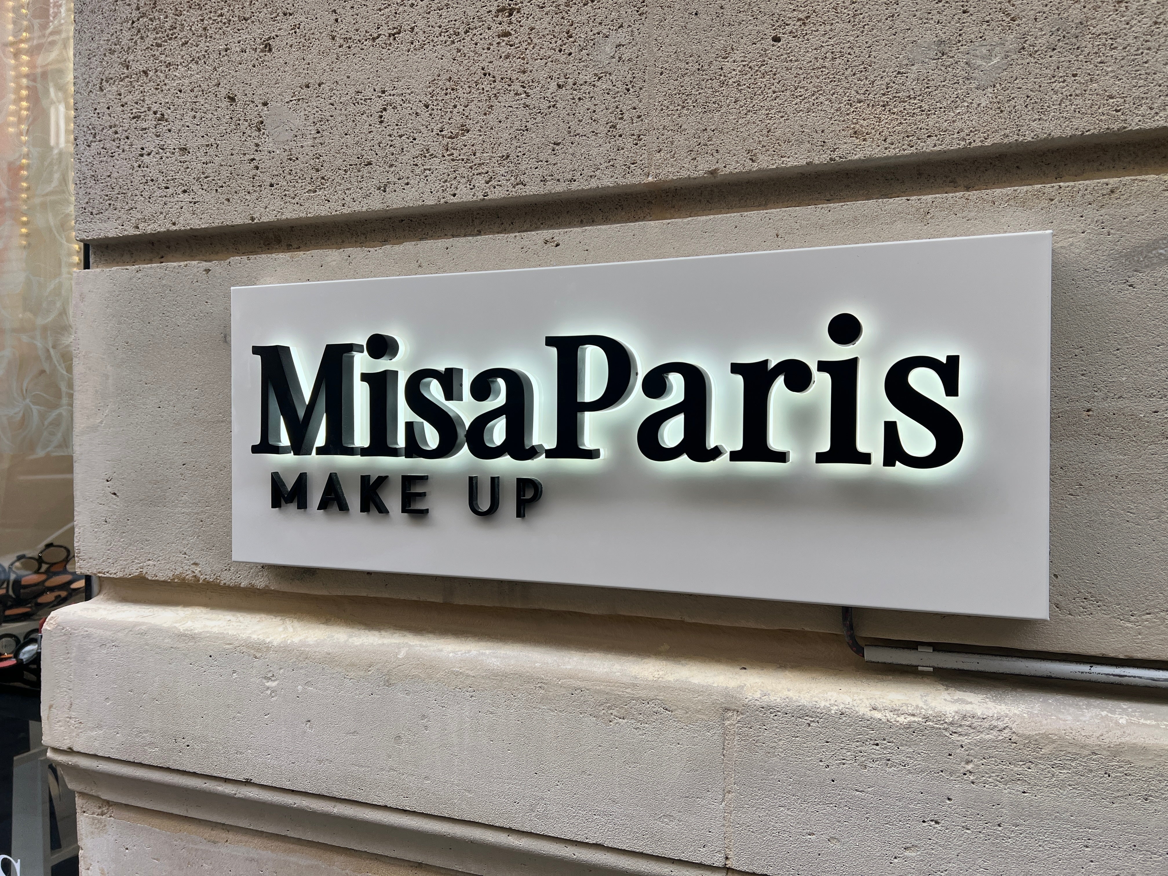 Création d'une enseigne lumineuse pour MisaParis