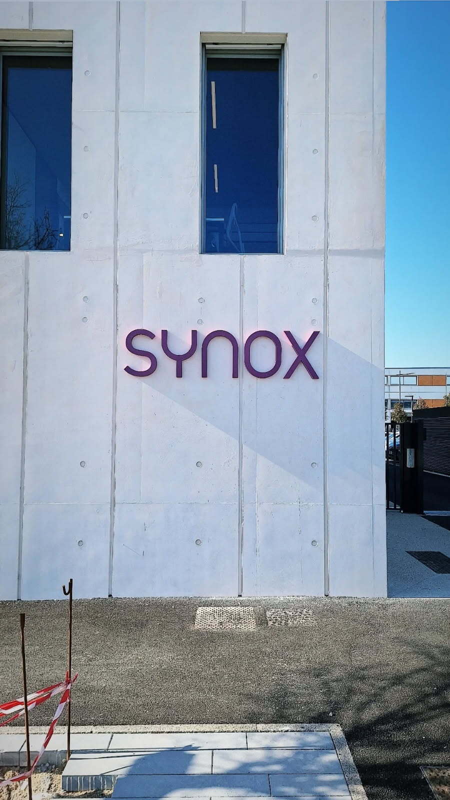 Création d’une enseigne lumineuse à Castelnau-le-Lez (34) pour Synox : une réalisation signée SIGNARAMA Montpellier