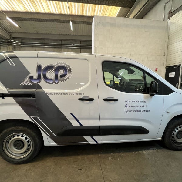 Petite mécanique, grandes précisions - Flocage d'un camion pour JCP à Grigny
