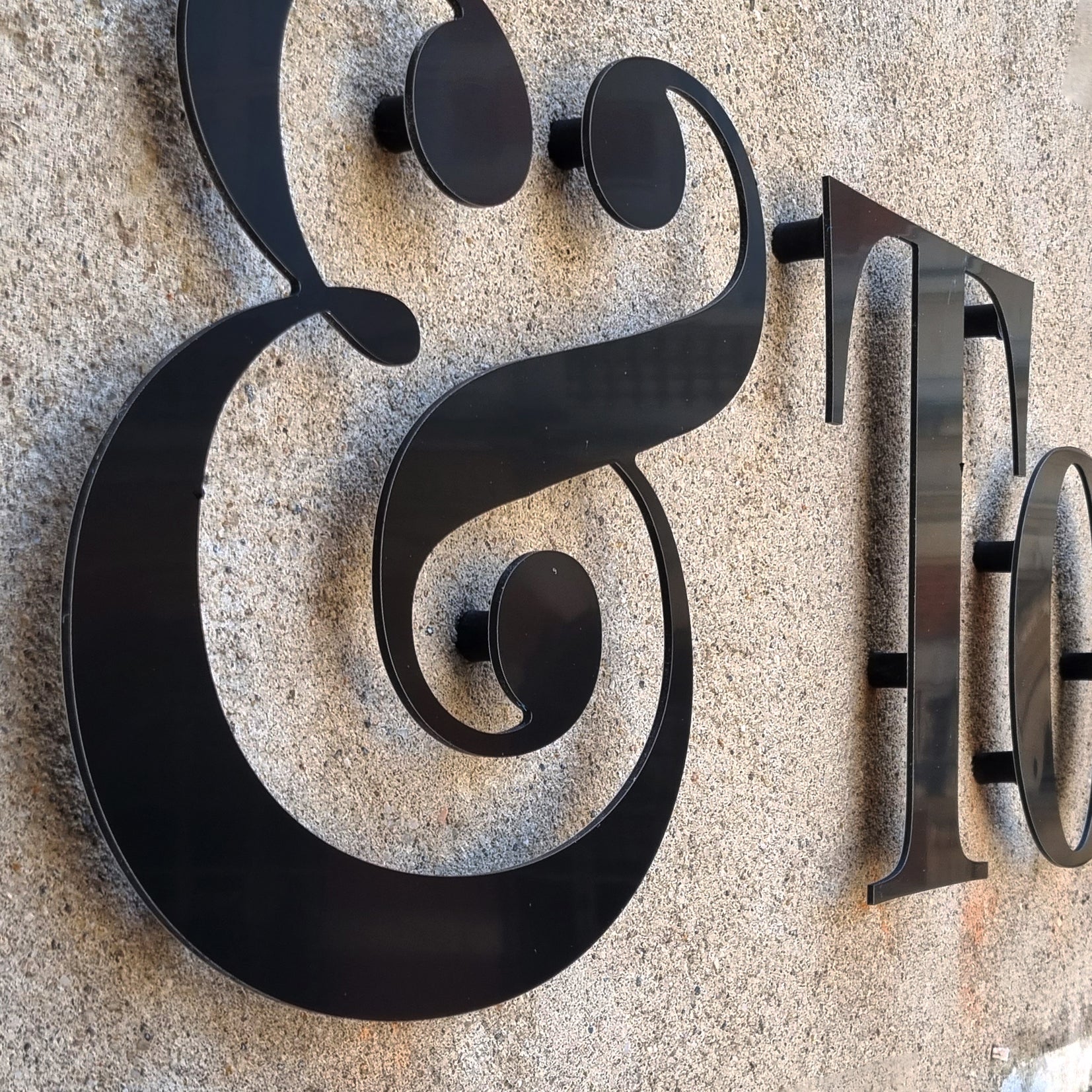 Création d’enseigne en lettres découpées chez Signarama Moulins