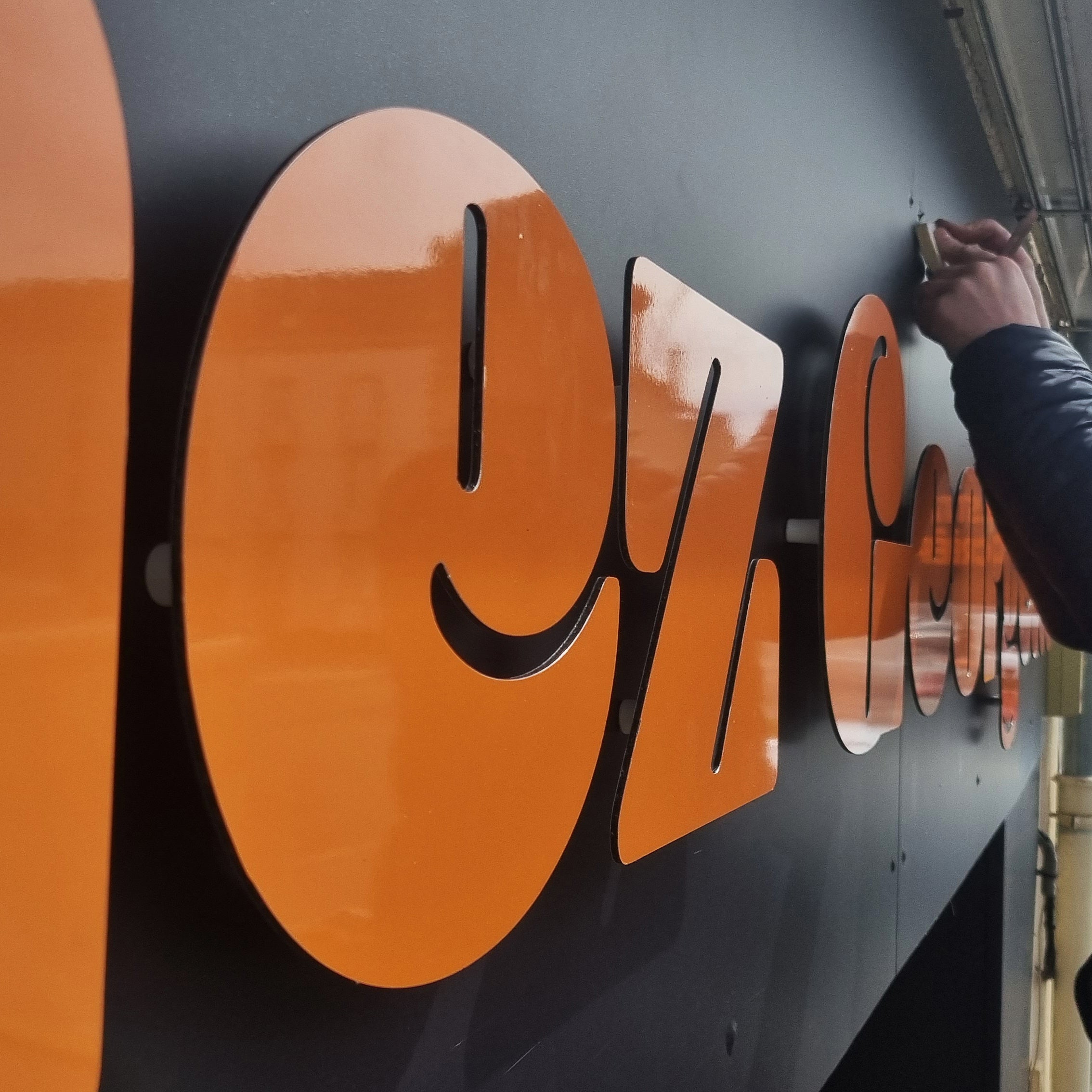 Création d’enseigne en lettres découpées chez Signarama Moulins