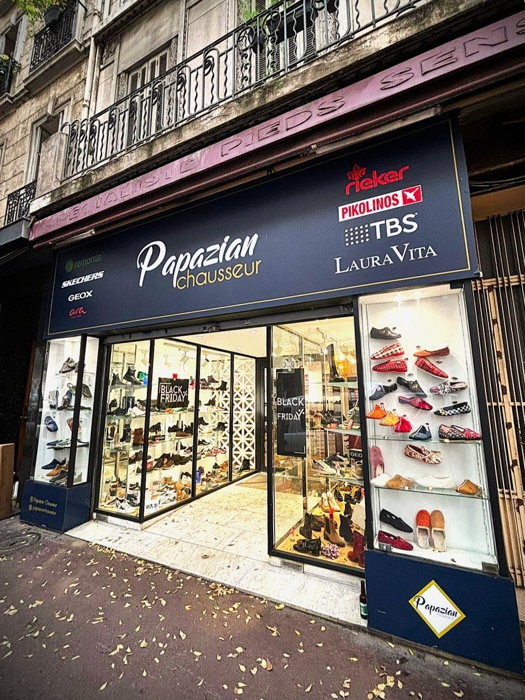 Une enseigne en aluminium pour une visibilité optimale à Marseille