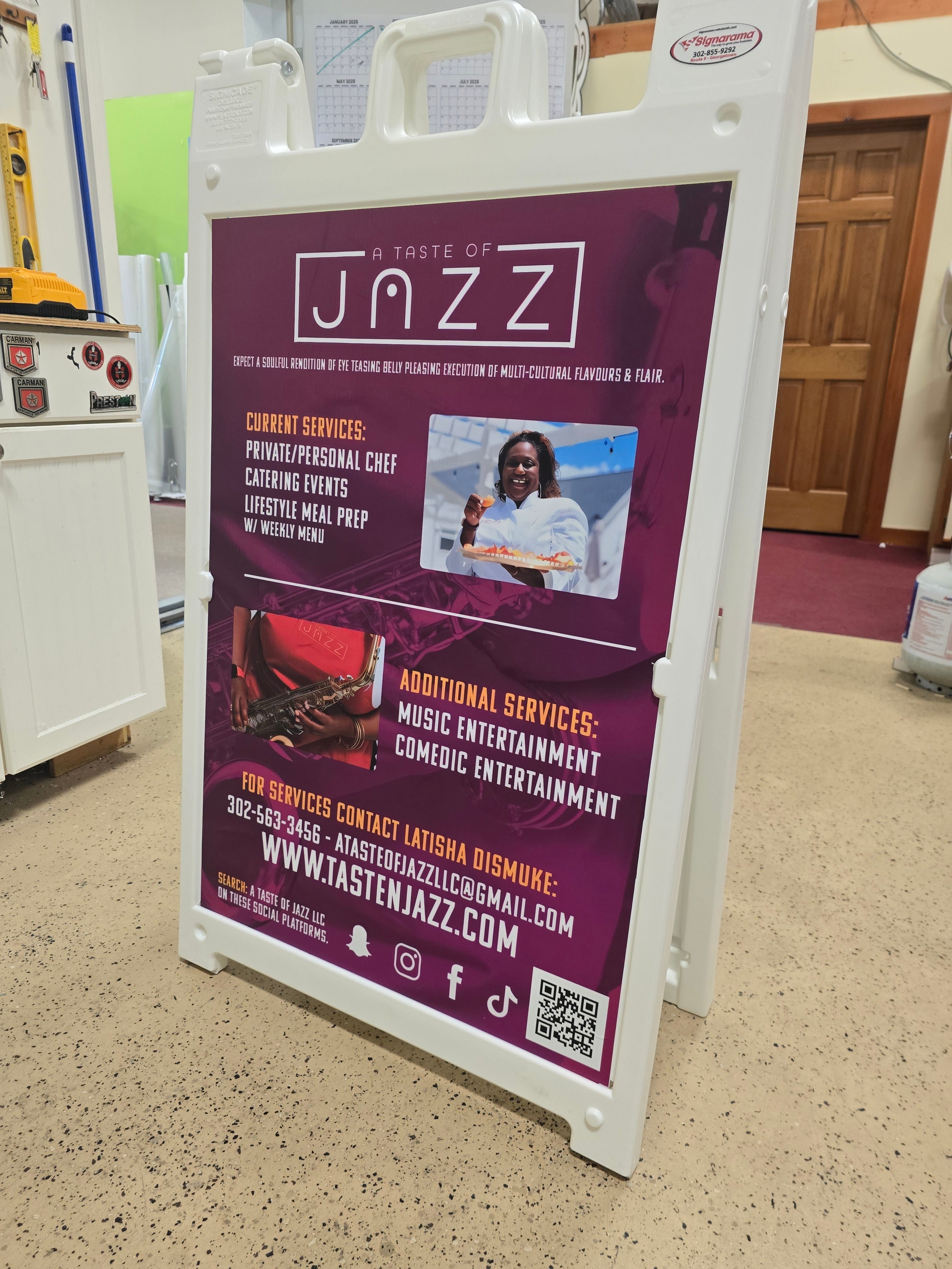 Sidewalk Signs & Curb Signs