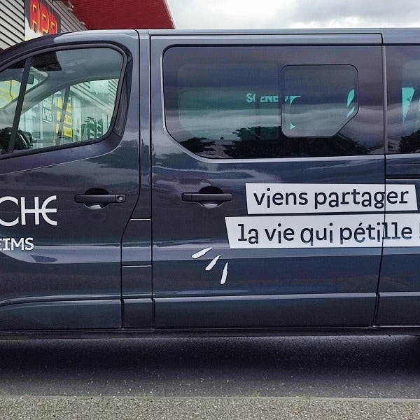 Marquage véhicules pour l'association L'Arche à Reims par Signarama Reims